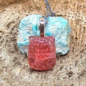Nature Strawberry Quartz Lucky Cat Pendant Necklace
